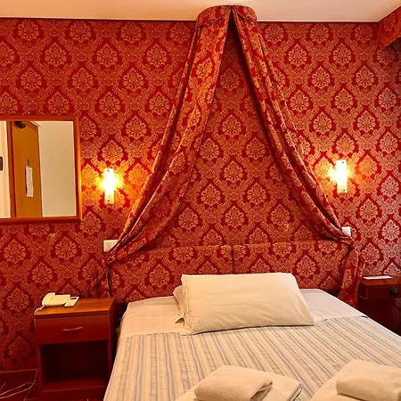 Hotel Canada-2